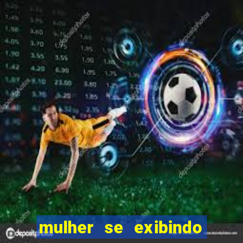 mulher se exibindo ao vivo